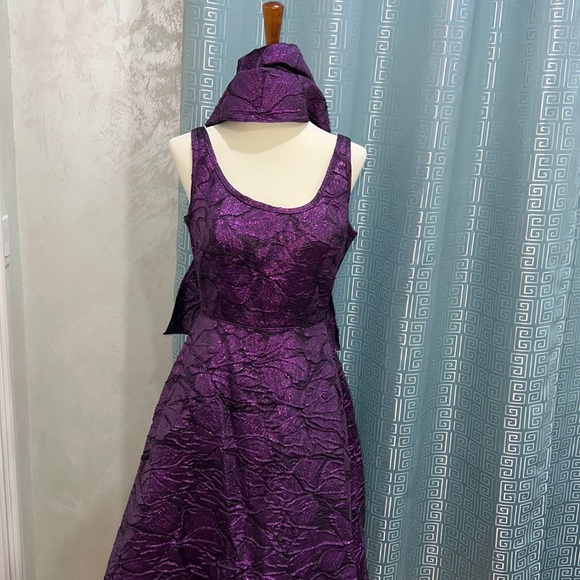 Dress with pockets and shawl - Picture 1 of 4